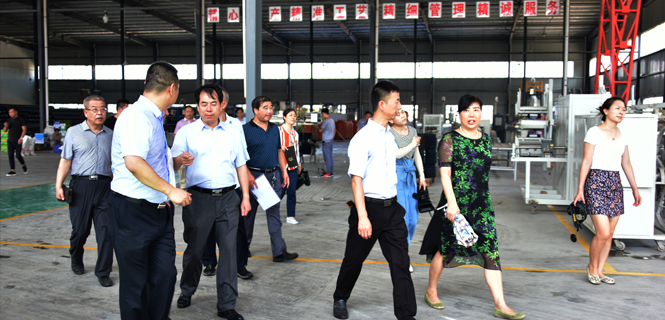 領導親臨恒興管業(yè)第一生產(chǎn)線